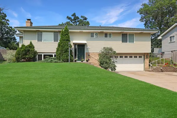 1630 Fairway Drive Ne, Minneapolis, MN 55421