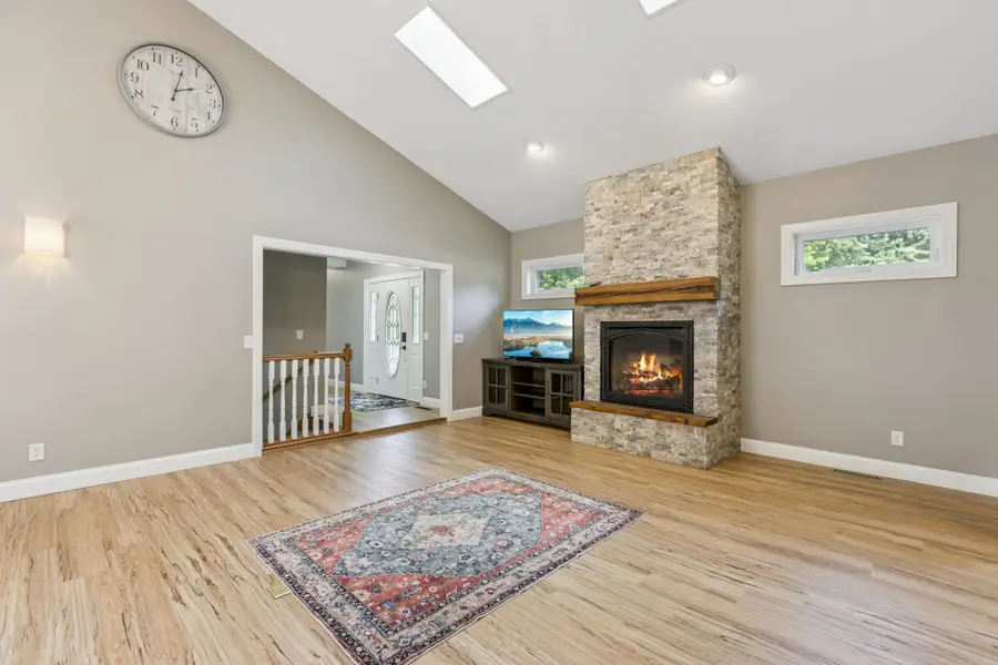 616 Brown Street Sw, Hutchinson, MN 55350 - #3