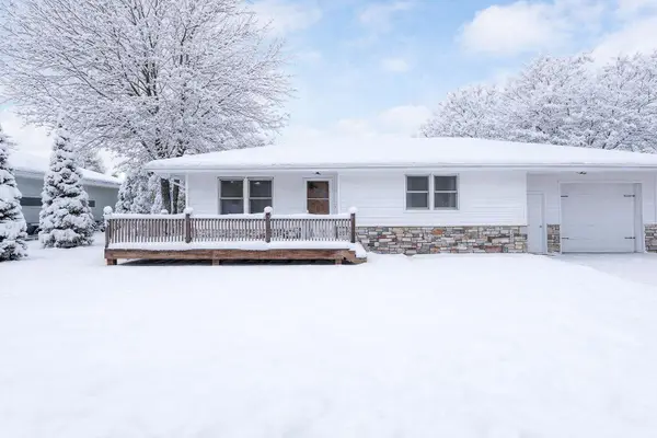 320 S Waterville Avenue, Le Center, MN 56057