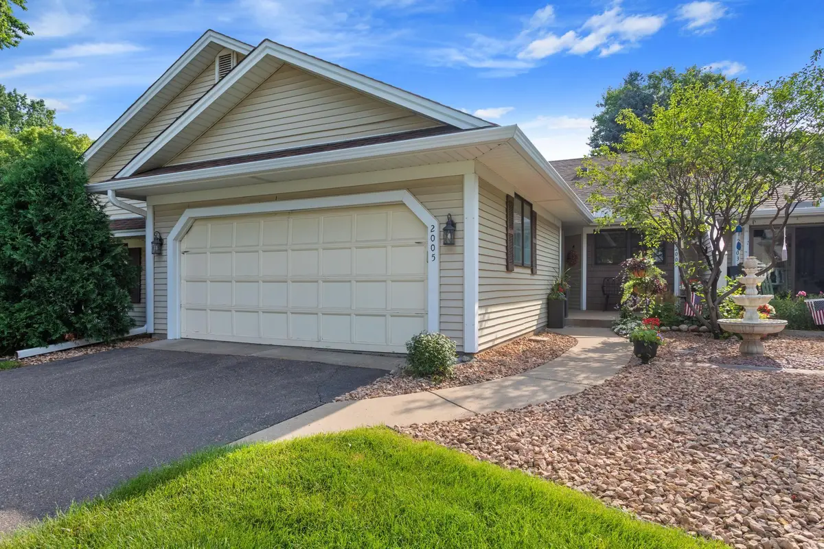 2005 28th Avenue Nw #102, New Brighton, MN 55112 - Image #1