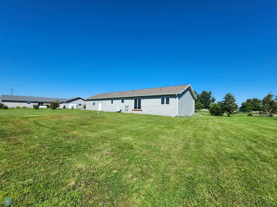 220 Lilac Circle, Forman, ND 58032 - Image #3