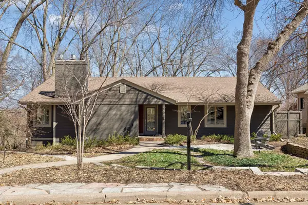 590 Montcalm Place, Saint Paul, MN 55116