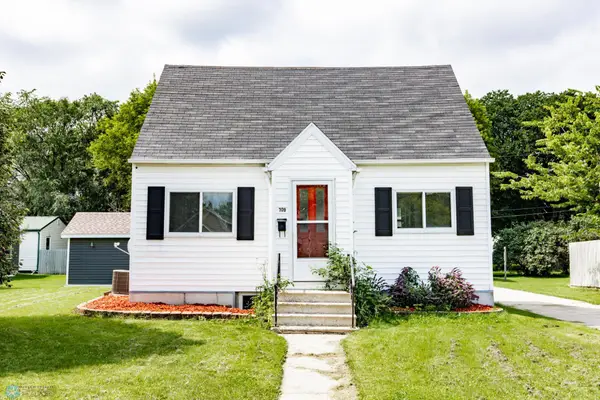 709 13th Street N, Moorhead, MN 56560