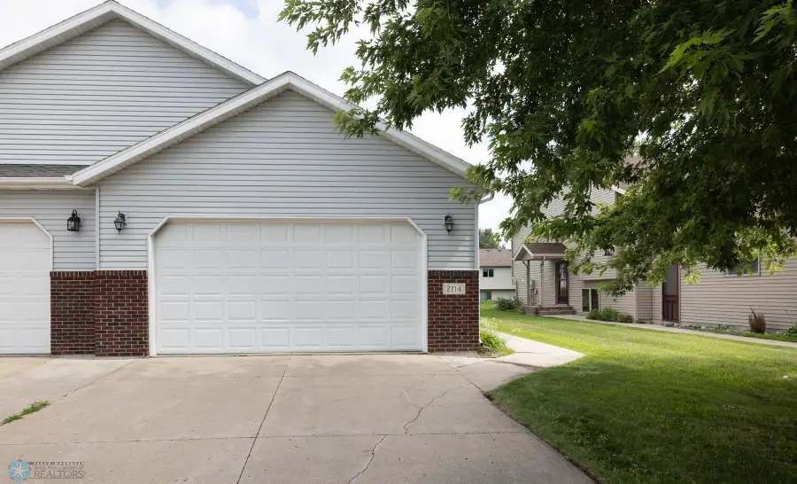 2714 Wheatland Drive S, Fargo, ND 58103 - Image #2