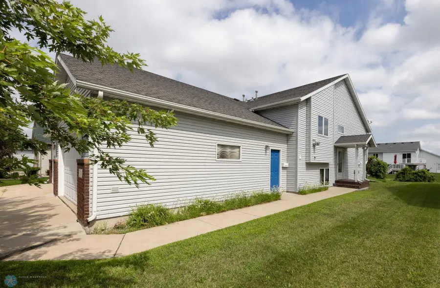 2714 Wheatland Drive S, Fargo, ND 58103 - Image #3
