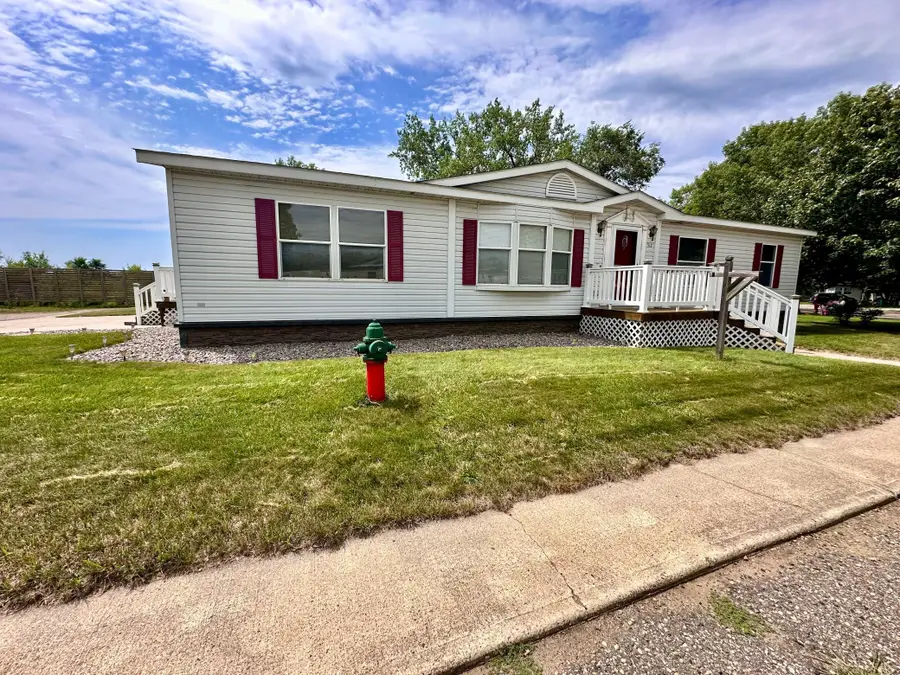 517 Locust Avenue, Marshall, MN 56258 - Image #2