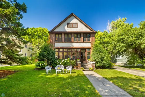 911 8th Street S, Fargo, ND 58103