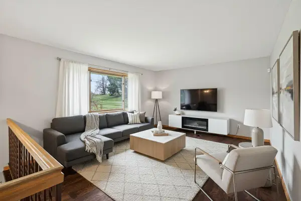 7275 Pontiac Circle, Chanhassen, MN 55317