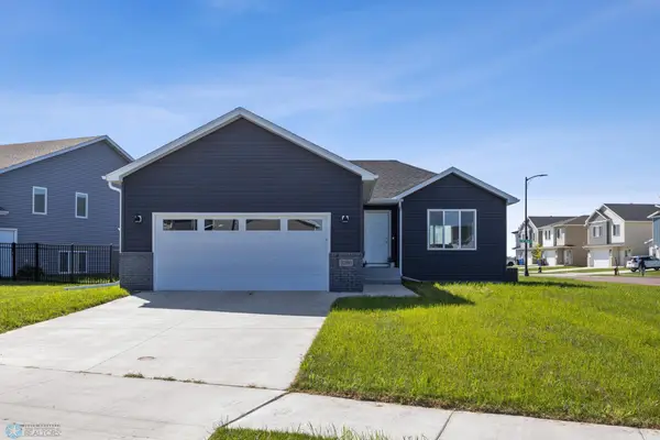 2280 Griffin Drive S, Fargo, ND 58104