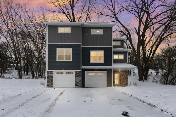 2817 Victoria Street N, Roseville, MN 55113