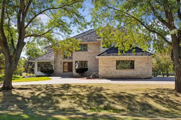 3 Hill Farm Circle, North Oaks, MN 55127