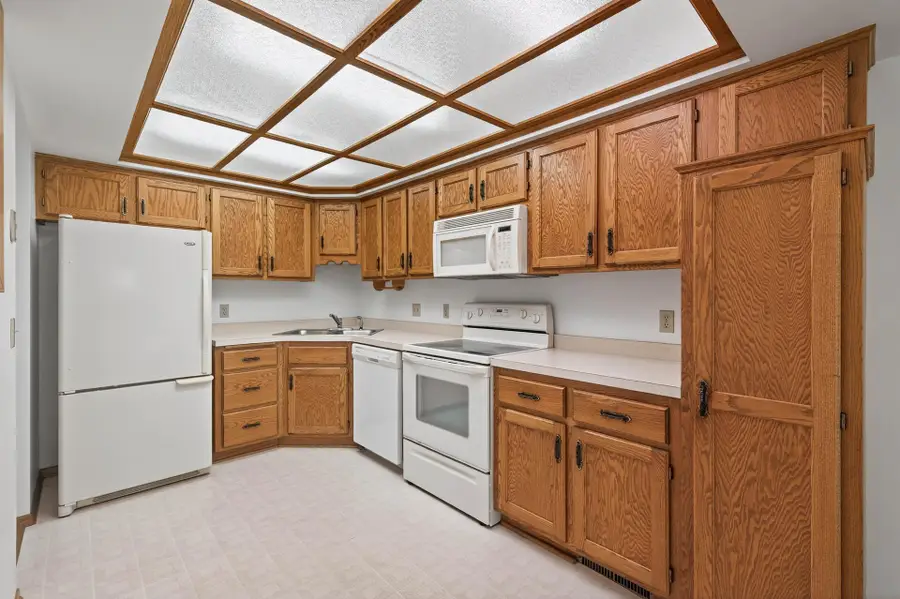 5657 Chatsworth Street N, Shoreview, MN 55126 - Image #3