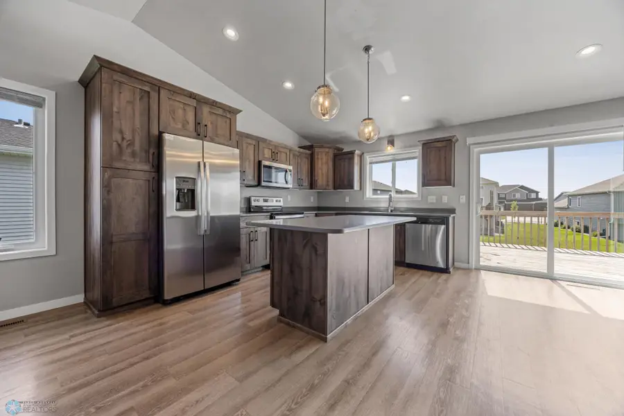 811 Cathy Drive W, West Fargo, ND 58078 - Image #2