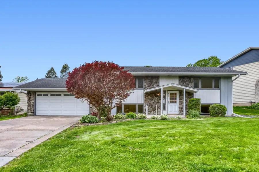 518 Rolls Road, Saint Paul, MN 55112 - #2
