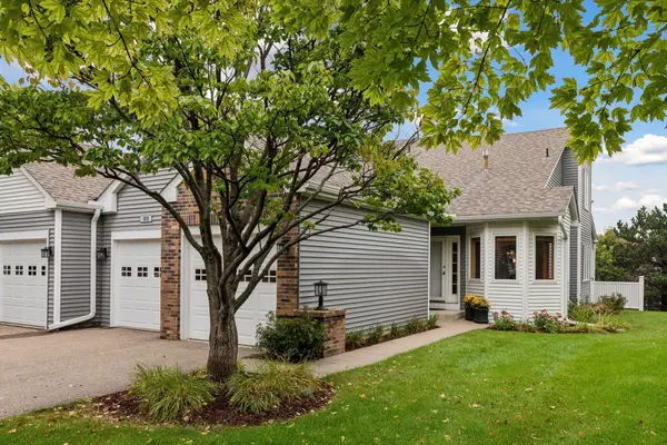 900 Windemere Way, Burnsville, MN 55306