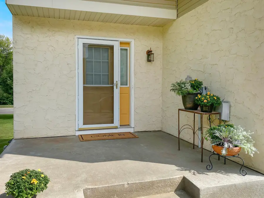 376 Brickyard Drive, Chaska, MN 55318 - Image #2