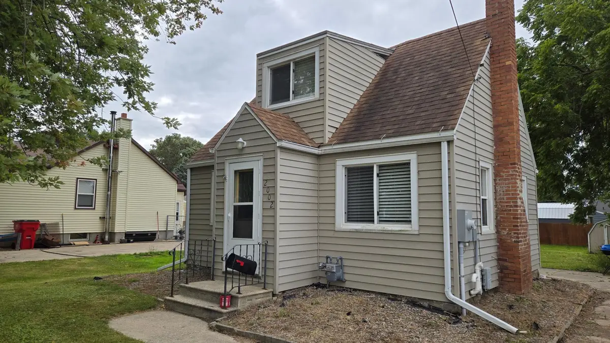 2002 3rd Avenue Ne, Austin, MN 55912 - #1