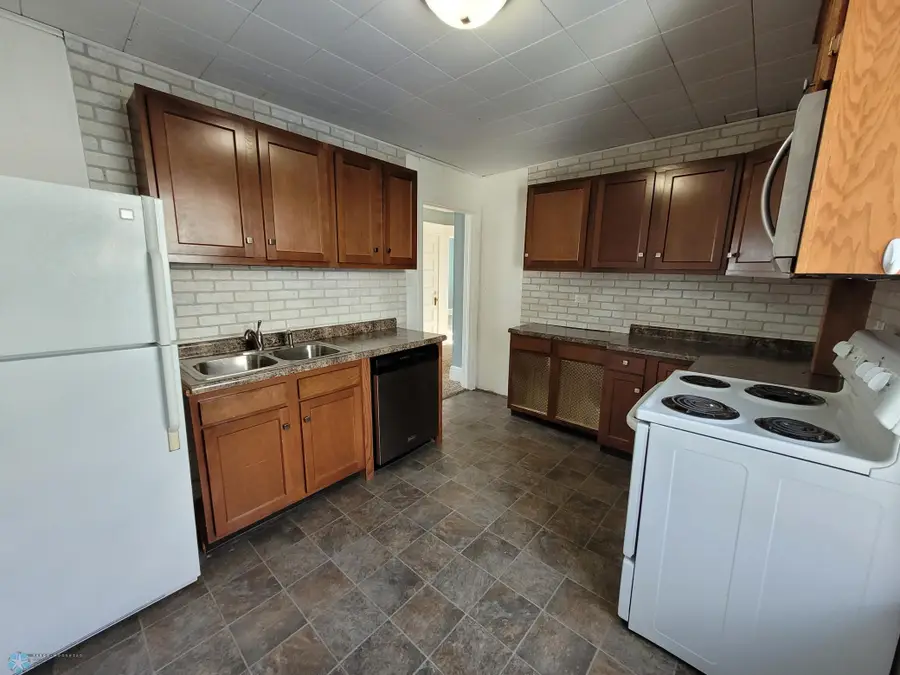 915 Broadway N, Fargo, ND 58102 - #3