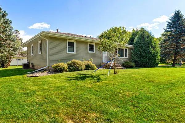 1406 Albers Path, Faribault, MN 55021