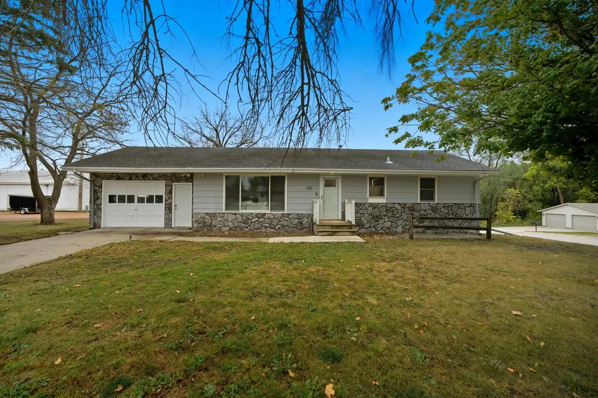 125 W Raven Street, Belle Plaine, MN 56011 - #1