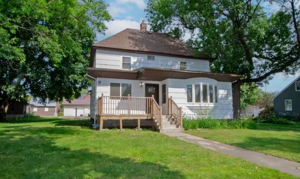 824 4th Street, Nicollet, MN 56074