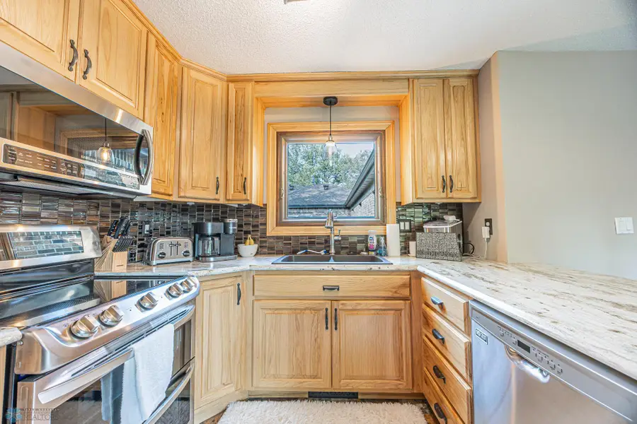 204 Oxbow Circle, Oxbow, ND 58047 - Image #3