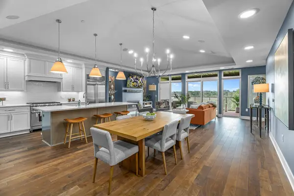 1 Hill Farm Road #302, Saint Paul, MN 55127