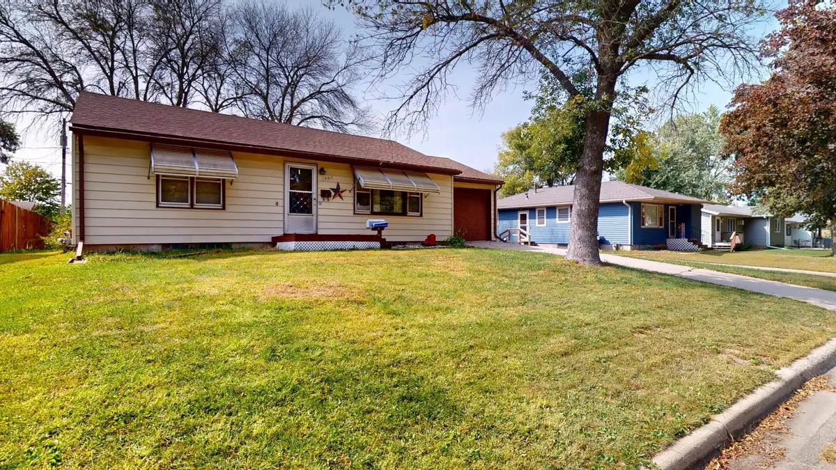 1502 Edina Avenue, Albert Lea, MN 56007 - #1