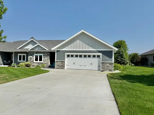 910 Lake Forest Circle, Detroit Lakes, MN 56501