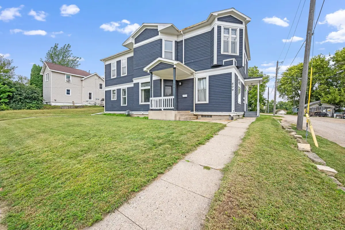609 E 4th Street, Fairmont, MN 56031 - #1
