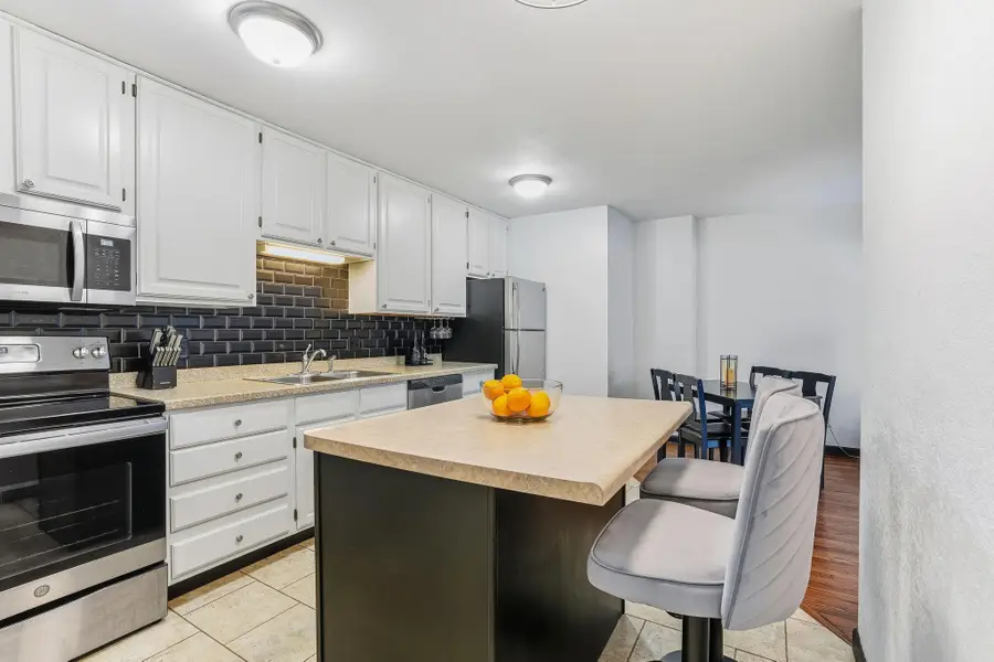 391 Grand Avenue #304, Saint Paul, MN 55102 - Image #2