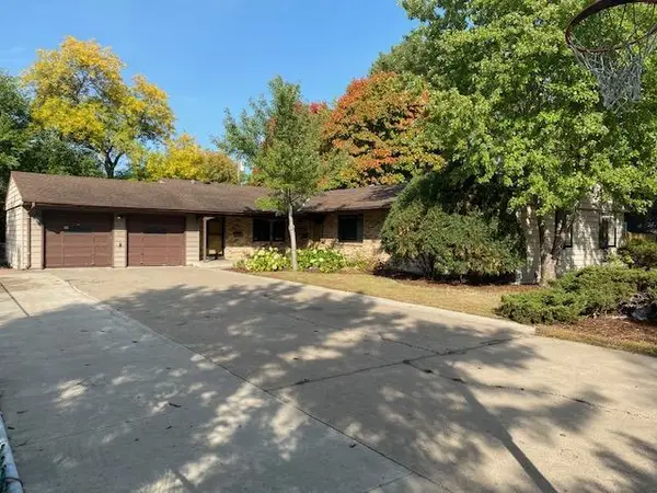 6328 Peacedale Avenue, Edina, MN 55424