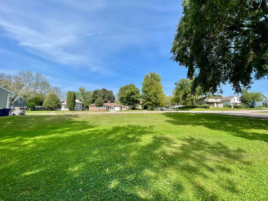 124 N Park Avenue, Springfield, MN 56087 - #2