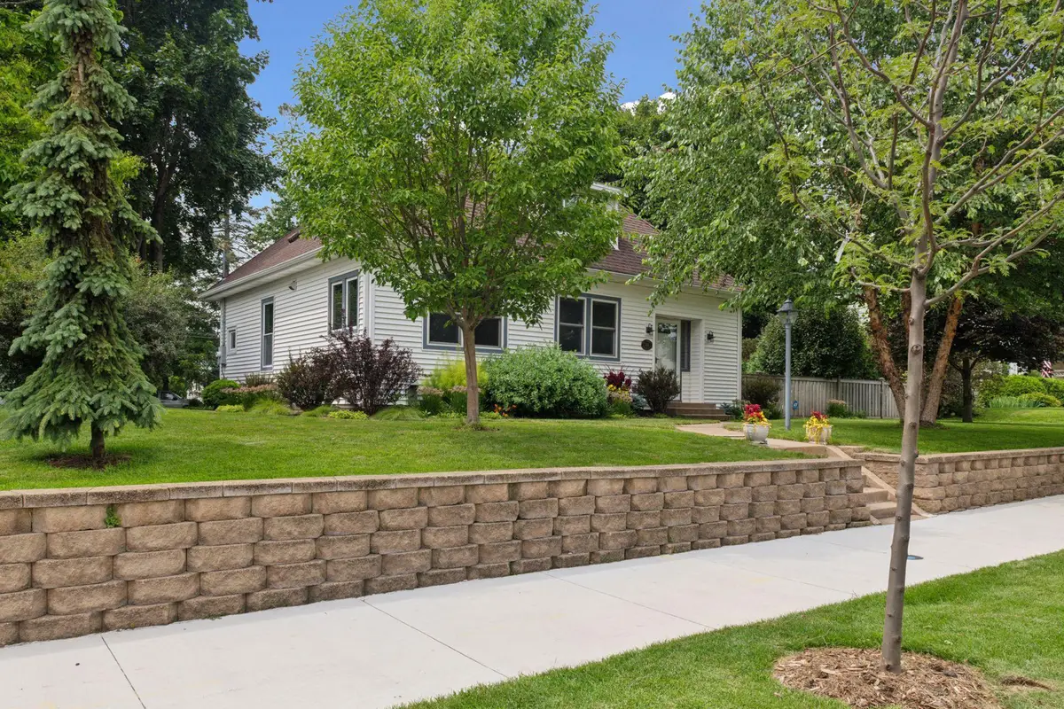 324 8th Avenue N, Hopkins, MN 55343 - #1