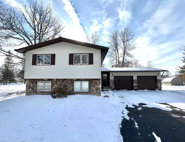 902 Oakmont Drive, Thief River Falls, MN 56701