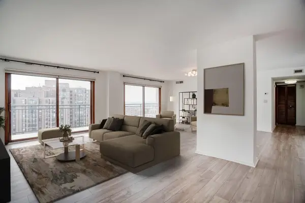 1225 Lasalle Avenue #1704, Minneapolis, MN 55403