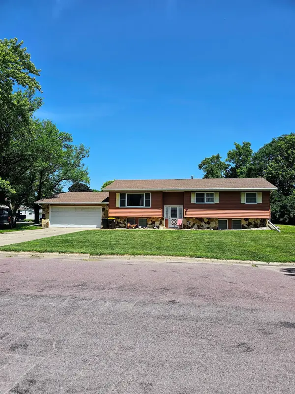 402 E 2nd Street N, Truman, MN 56088