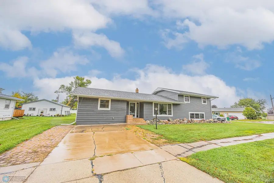 322 4th Ave Se, Hillsboro, ND 58045 - Image #2