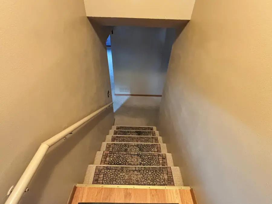 2402 Kenwood Drive Sw, Willmar, MN 56201 - Image #2