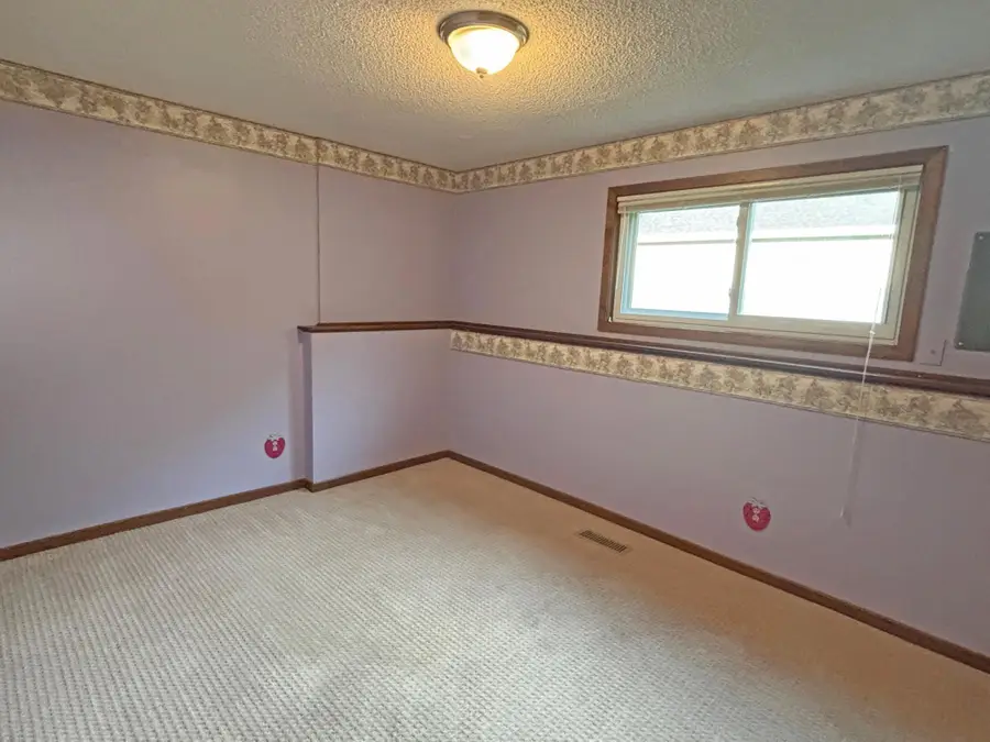 2402 Kenwood Drive Sw, Willmar, MN 56201 - Image #3