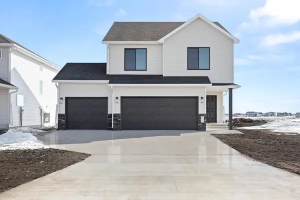 6732 32nd Street S, Fargo, ND 58104