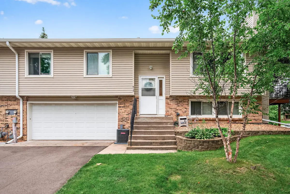 917 94th Avenue Ne, Blaine, MN 55434 - Image #1