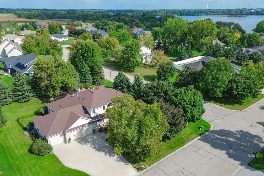 308 Country Club Drive Ne, Willmar, MN 56201 - Image #2