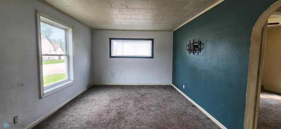 209 4th Street Se, Valley City, ND 58072 - #3