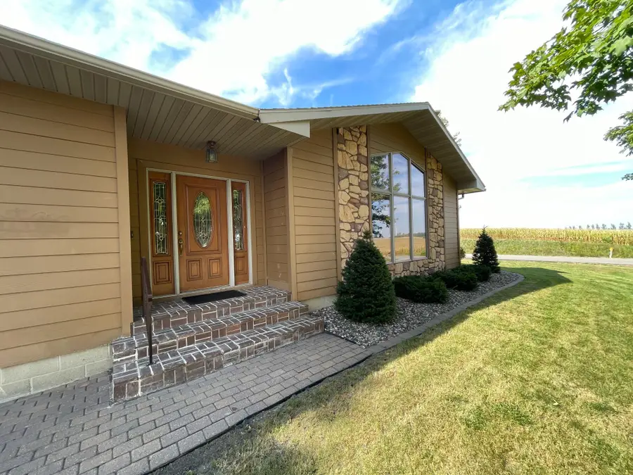 67927 270th Street, Alden, MN 56009 - Image #2