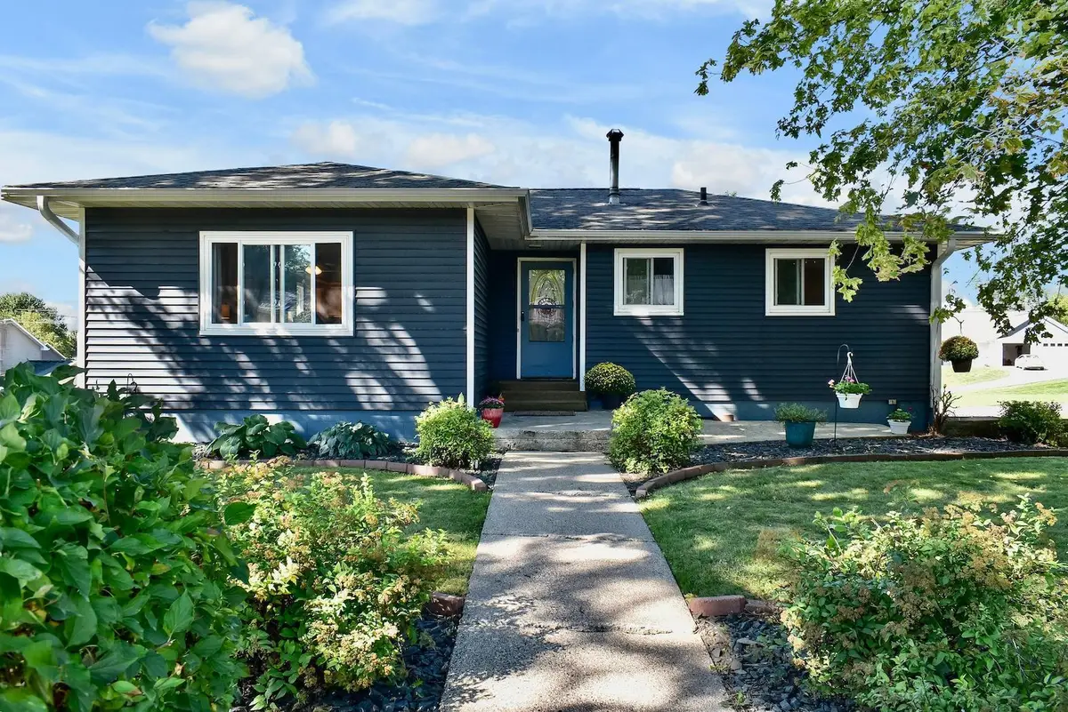 240 6th Street Sw, Plainview, MN 55964 - #1