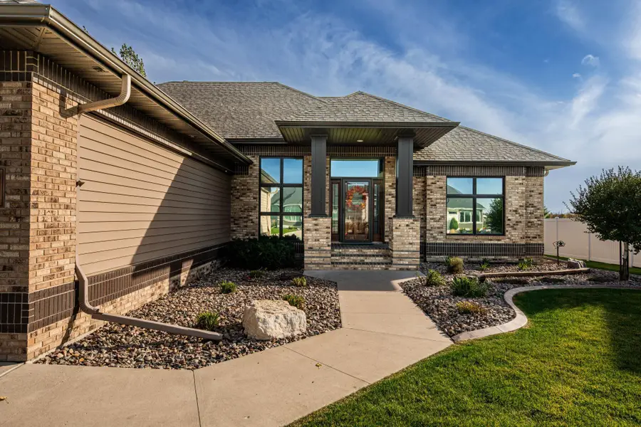 319 50th Place W, West Fargo, ND 58078 - Image #2