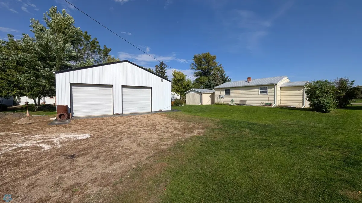 202 N 1st St, Fairmount, ND 58030 - Image #1
