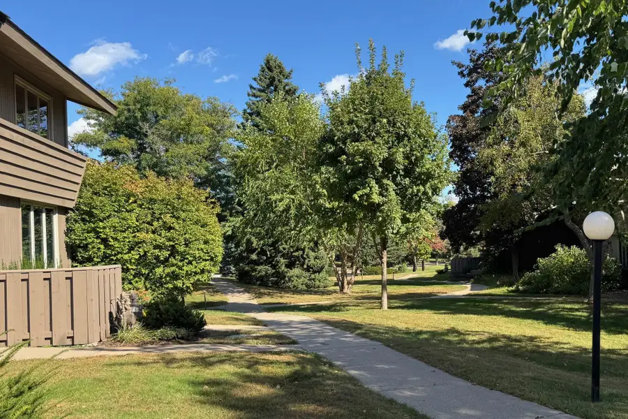 61 Windsor Court, Saint Paul, MN 55112 - Image #2