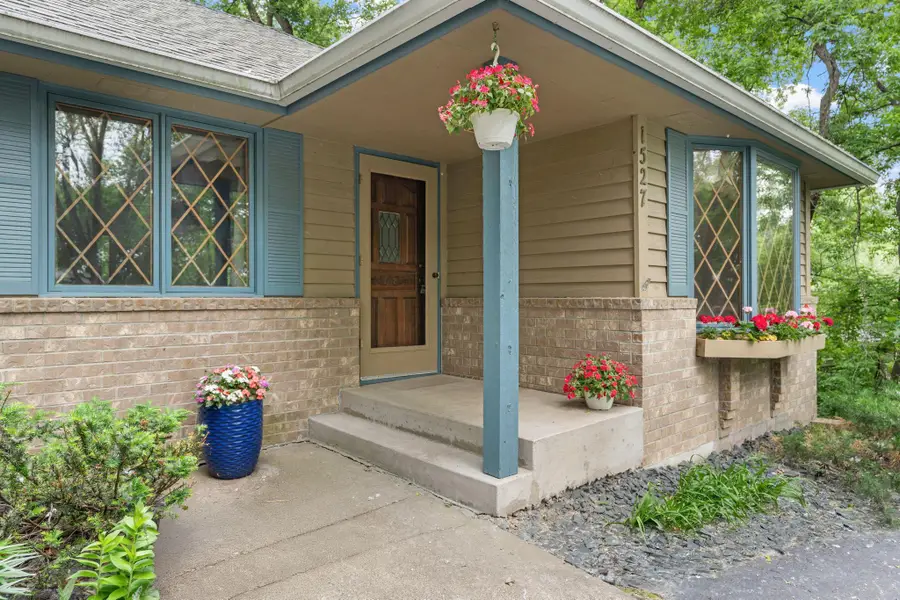 1527 Clarendon Drive, Wayzata, MN 55391 - Image #2